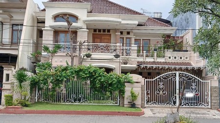 Rumah Mewah di ARAYA TAHAP 1 Surabaya Timur, Full Furnished Mewah, Jalan kembar utama, halaman depan + belakang yang Asri, Siap Huni 