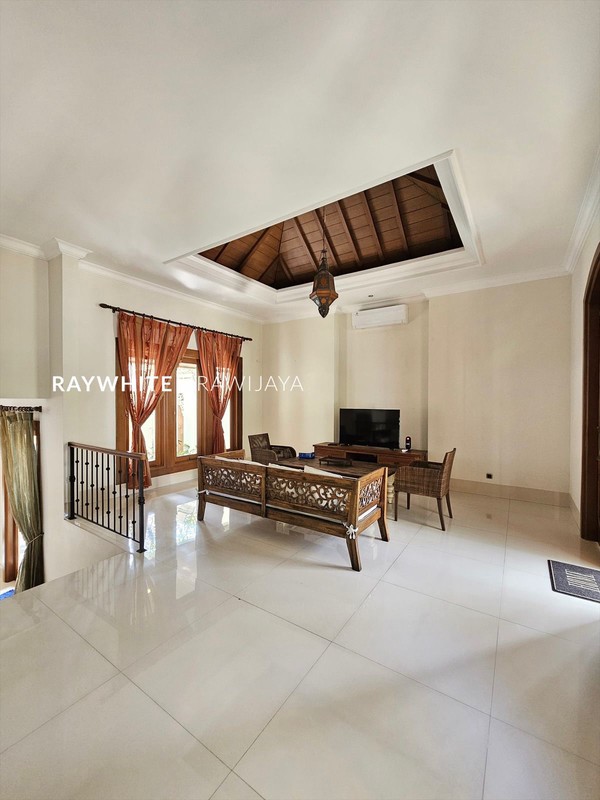 Rumah Bangunan 2 Lantai Siap Huni Area Cilandak