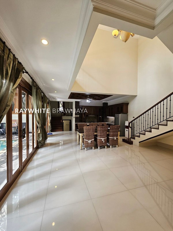 Rumah Bangunan 2 Lantai Siap Huni Area Cilandak