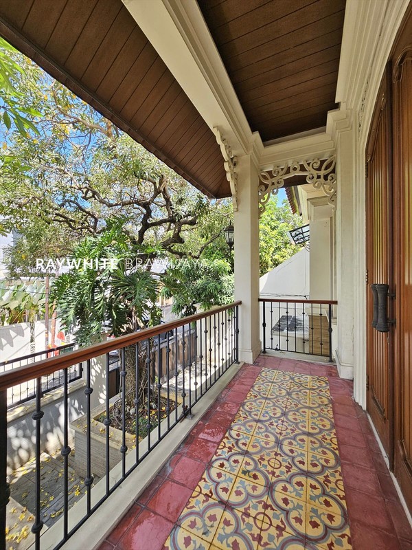 Rumah Bangunan 2 Lantai Siap Huni Area Cilandak