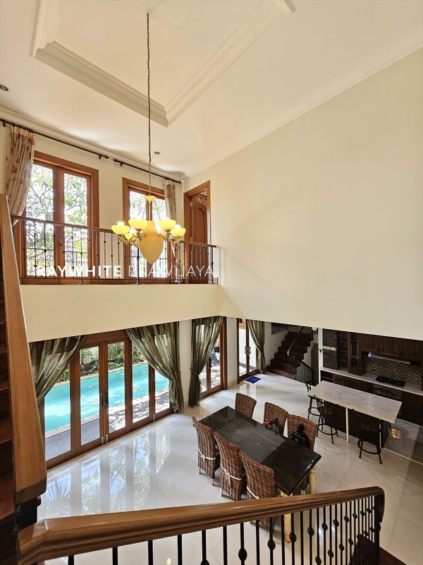 Rumah Bangunan 2 Lantai Siap Huni Area Cilandak