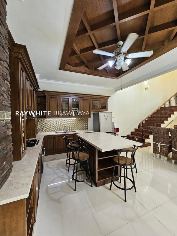 Rumah Bangunan 2 Lantai Siap Huni Area Cilandak