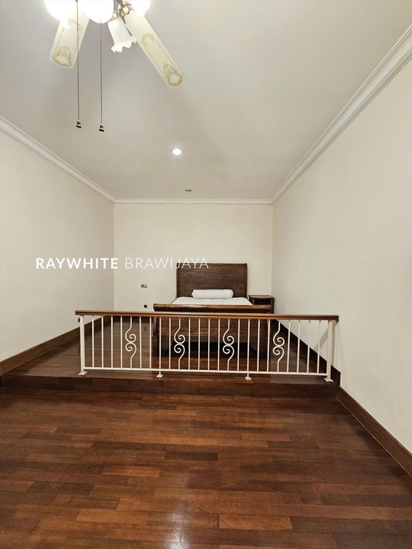 Rumah Bangunan 2 Lantai Siap Huni Area Cilandak