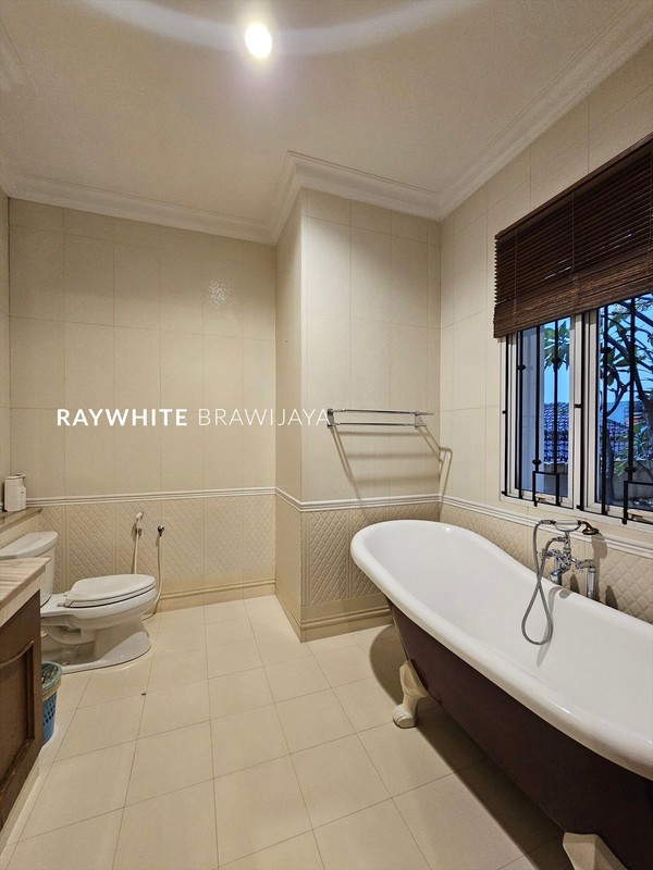 Rumah Bangunan 2 Lantai Siap Huni Area Cilandak