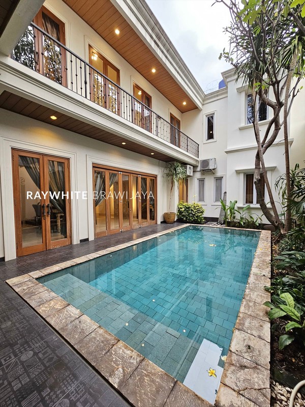 Rumah Bangunan 2 Lantai Siap Huni Area Cilandak