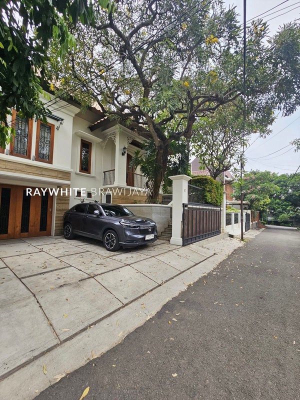 Rumah Bangunan 2 Lantai Siap Huni Area Cilandak