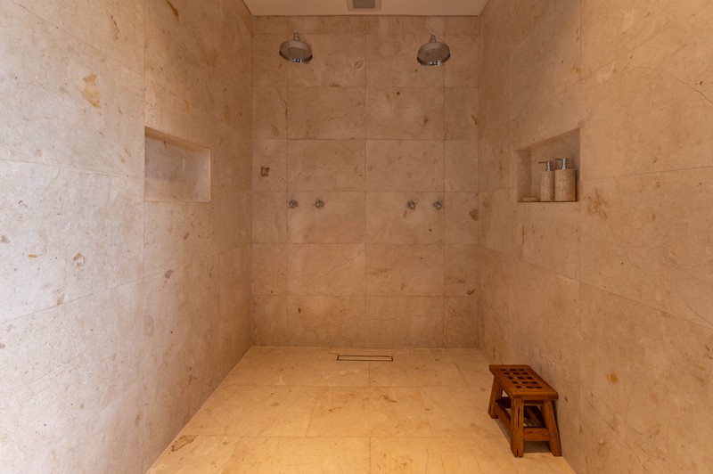 Leasehold - Luxurious Modern Tropical Family Villa in Babakan, Canggu, Bali