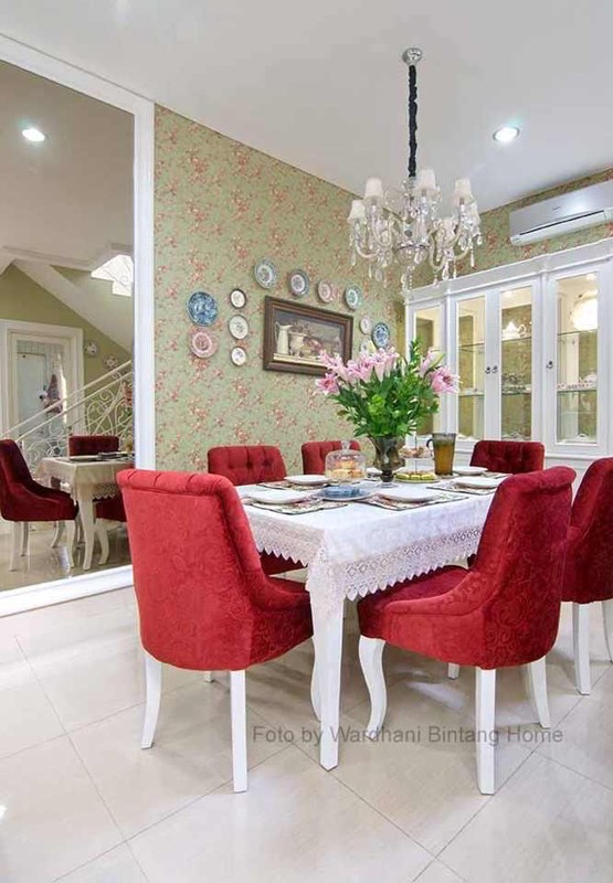 Rumah Semi Furnished Cantik Siap Huni ada Kolam Renang Privat SHM KT 4+1 KM 3+1