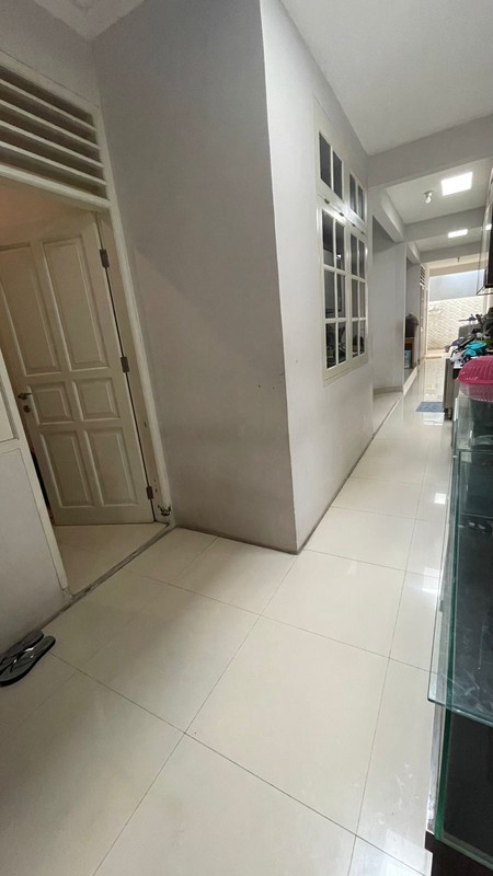 Rumah Bagus Siap Huni di Mampang Prapatan Jakarta Selatan LT 447 LB 390 SHM.