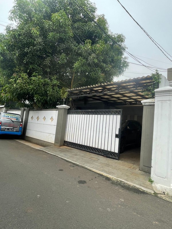 Rumah Bagus Siap Huni di Mampang Prapatan Jakarta Selatan LT 447 LB 390 SHM.