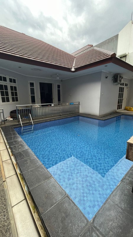 Rumah Bagus Siap Huni di Mampang Prapatan Jakarta Selatan LT 447 LB 390 SHM.