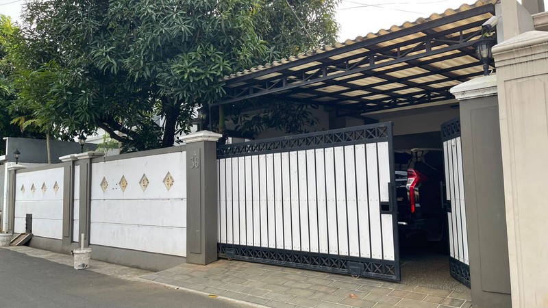 Rumah Bagus Siap Huni di Mampang Prapatan Jakarta Selatan LT 447 LB 390 SHM.