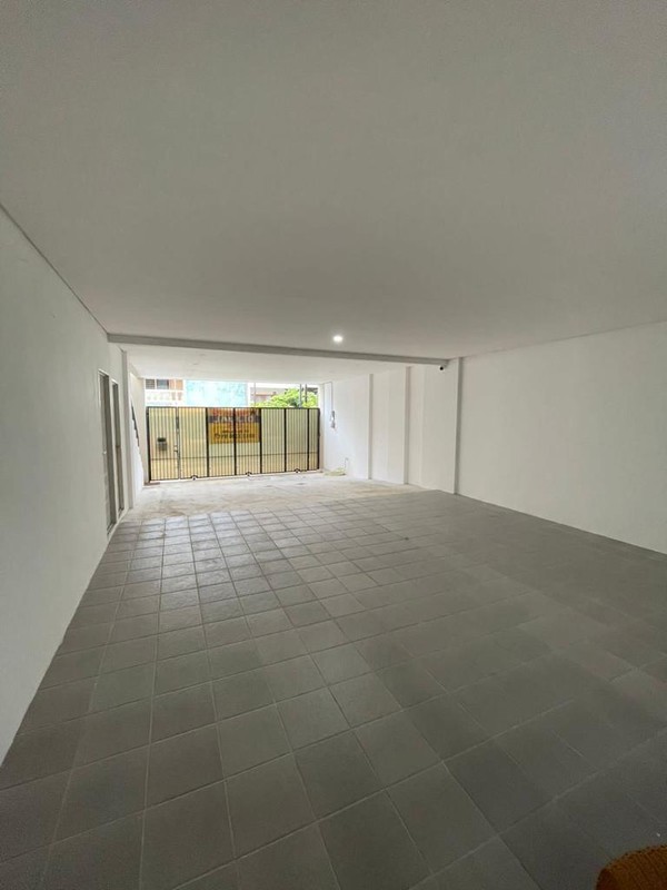 RUMAH MODERN TROPIS MINIMALIS - PULOMAS, JAKARTA TIMUR