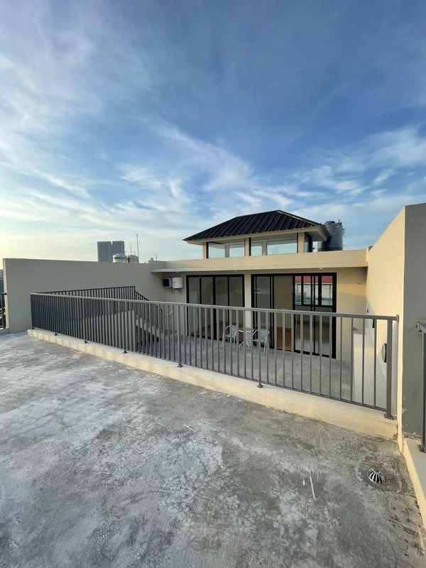 RUMAH MODERN TROPIS MINIMALIS - PULOMAS, JAKARTA TIMUR