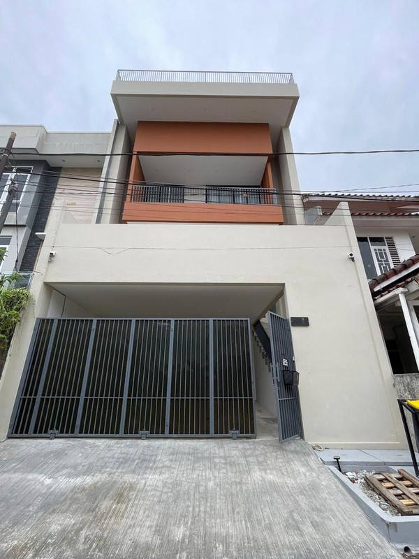 RUMAH MODERN TROPIS MINIMALIS - PULOMAS, JAKARTA TIMUR