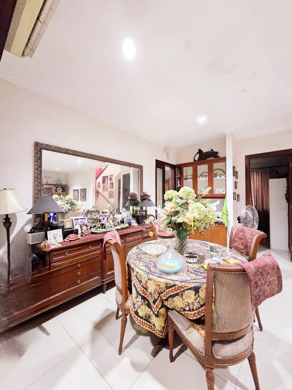 Rumah Bagus Di Jl Garuda Bintaro Sektor 1 Jakarta Selatan