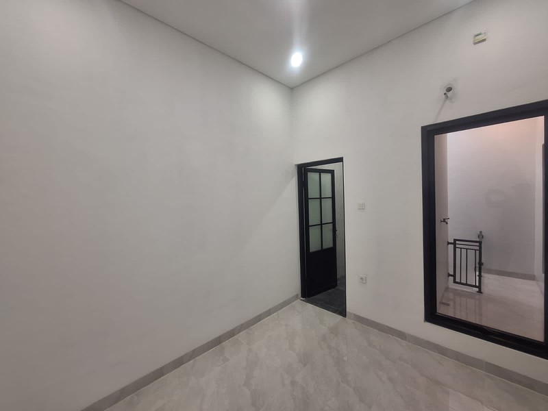 BRAND NEW PREMIUM!! Rumah Cantik Semi Furnished 2 Lantai Siap Huni dan Hunian Nyaman @Graha Raya