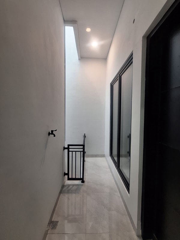 BRAND NEW PREMIUM!! Rumah Cantik Semi Furnished 2 Lantai Siap Huni dan Hunian Nyaman @Graha Raya