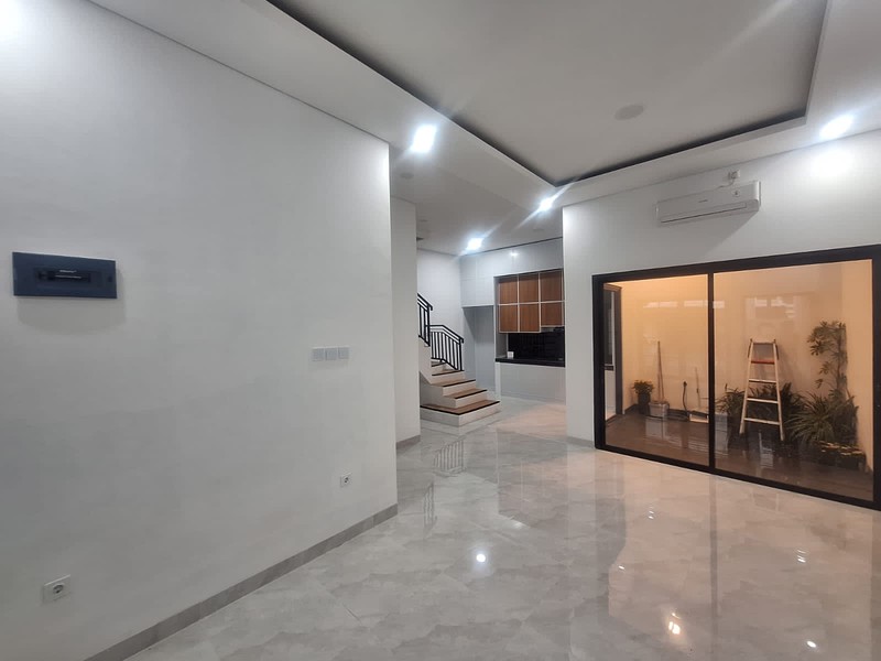 BRAND NEW PREMIUM!! Rumah Cantik Semi Furnished 2 Lantai Siap Huni dan Hunian Nyaman @Graha Raya