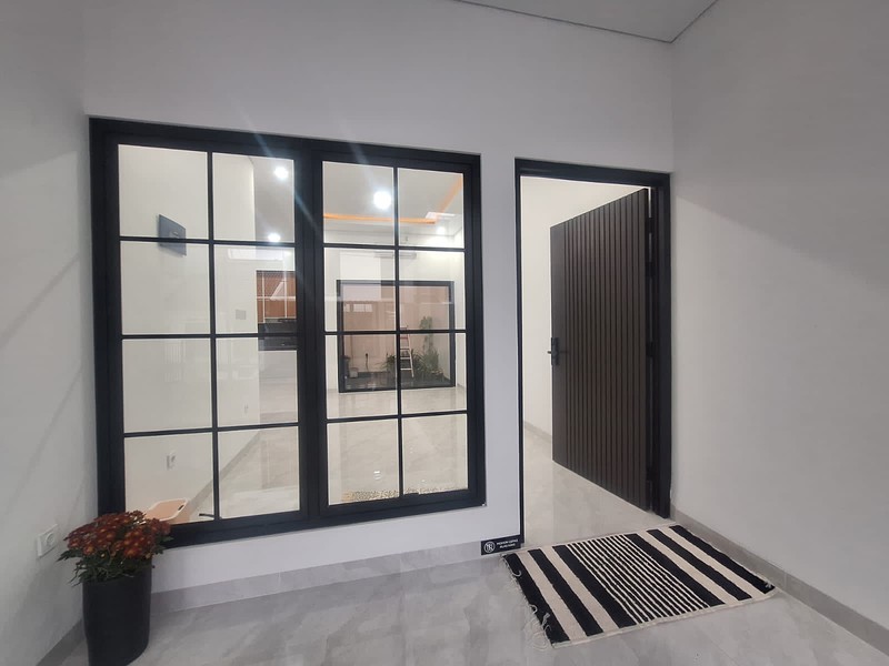 BRAND NEW PREMIUM!! Rumah Cantik Semi Furnished 2 Lantai Siap Huni dan Hunian Nyaman @Graha Raya