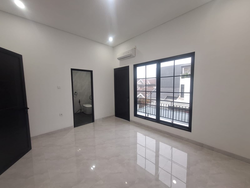 BRAND NEW PREMIUM!! Rumah Cantik Semi Furnished 2 Lantai Siap Huni dan Hunian Nyaman @Graha Raya