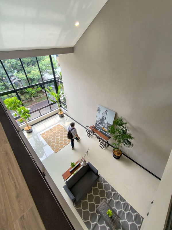 Rumah Dengan Design Modern Di Cluster Versailles BSD Tangerang Selatan