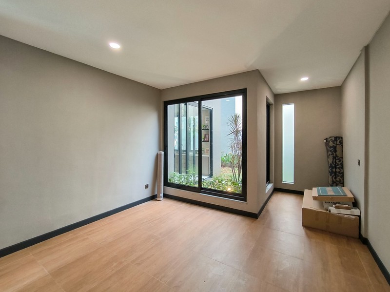 Rumah Dengan Design Modern Di Cluster Versailles BSD Tangerang Selatan