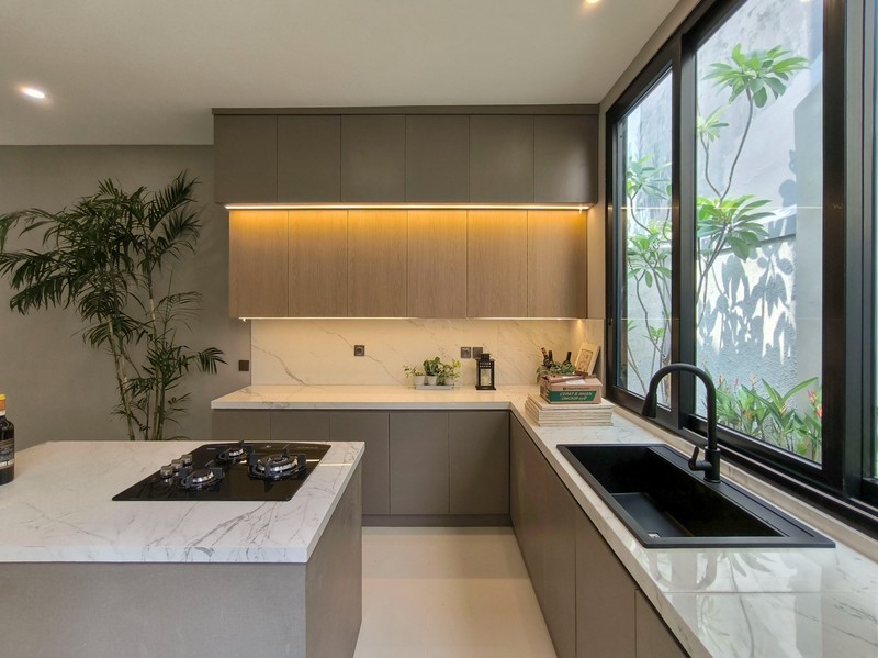 Rumah Dengan Design Modern Di Cluster Versailles BSD Tangerang Selatan