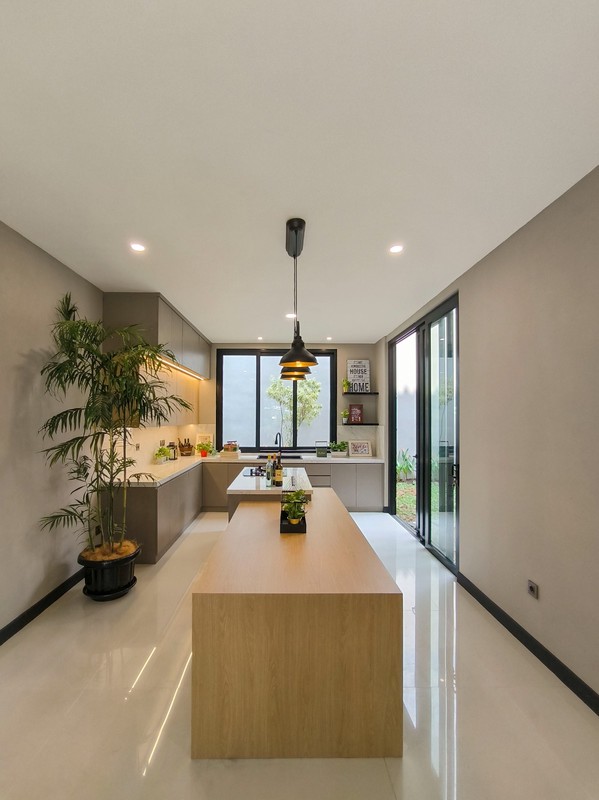 Rumah Dengan Design Modern Di Cluster Versailles BSD Tangerang Selatan