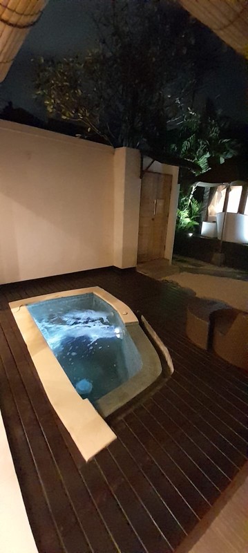 Disewakan Villa Grand Blue 4 Kamar Tidur Mewah dengan 2 Kolam Renang di Seminyak, Kuta, Bali.