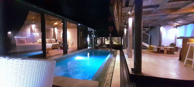 Disewakan Villa Grand Blue 4 Kamar Tidur Mewah dengan 2 Kolam Renang di Seminyak, Kuta, Bali.