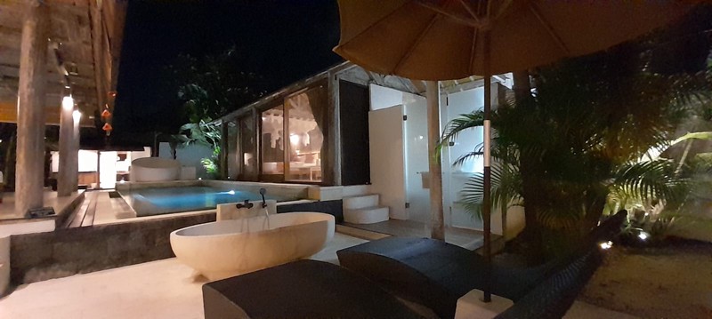 Disewakan Villa Grand Blue 4 Kamar Tidur Mewah dengan 2 Kolam Renang di Seminyak, Kuta, Bali.