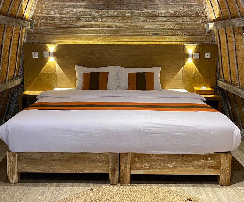 Disewakan Villa Grand Blue 4 Kamar Tidur Mewah dengan 2 Kolam Renang di Seminyak, Kuta, Bali.