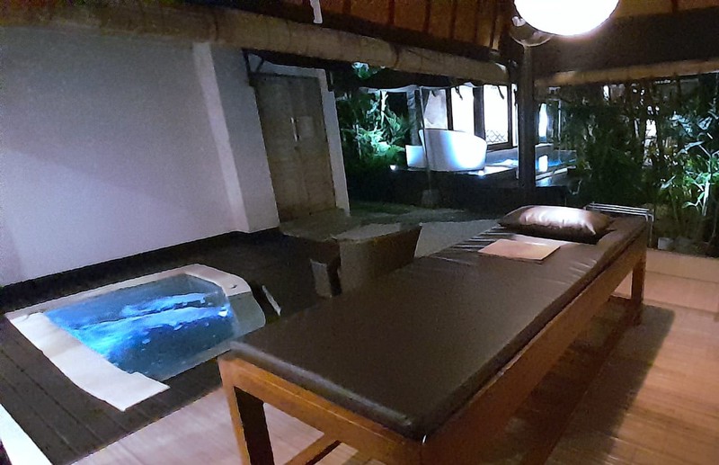 Disewakan Villa Grand Blue 4 Kamar Tidur Mewah dengan 2 Kolam Renang di Seminyak, Kuta, Bali.