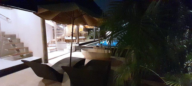 Disewakan Villa Grand Blue 4 Kamar Tidur Mewah dengan 2 Kolam Renang di Seminyak, Kuta, Bali.