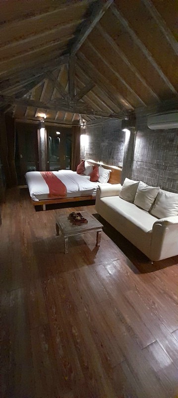 Disewakan Villa Grand Blue 4 Kamar Tidur Mewah dengan 2 Kolam Renang di Seminyak, Kuta, Bali.