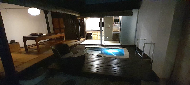 Disewakan Villa Grand Blue 4 Kamar Tidur Mewah dengan 2 Kolam Renang di Seminyak, Kuta, Bali.