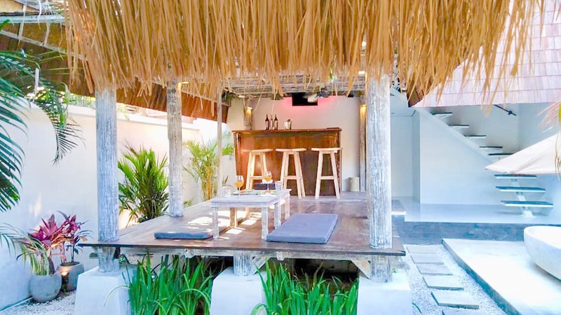 Disewakan Villa Grand Blue 4 Kamar Tidur Mewah dengan 2 Kolam Renang di Seminyak, Kuta, Bali.