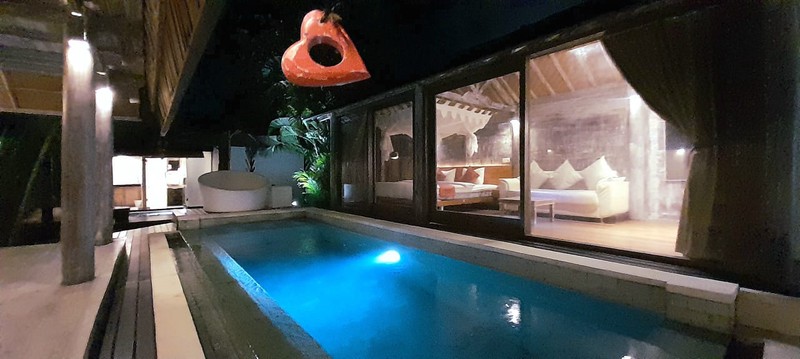 Disewakan Villa Grand Blue 4 Kamar Tidur Mewah dengan 2 Kolam Renang di Seminyak, Kuta, Bali.