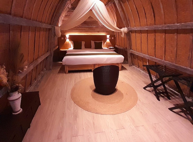 Disewakan Villa Grand Blue 4 Kamar Tidur Mewah dengan 2 Kolam Renang di Seminyak, Kuta, Bali.