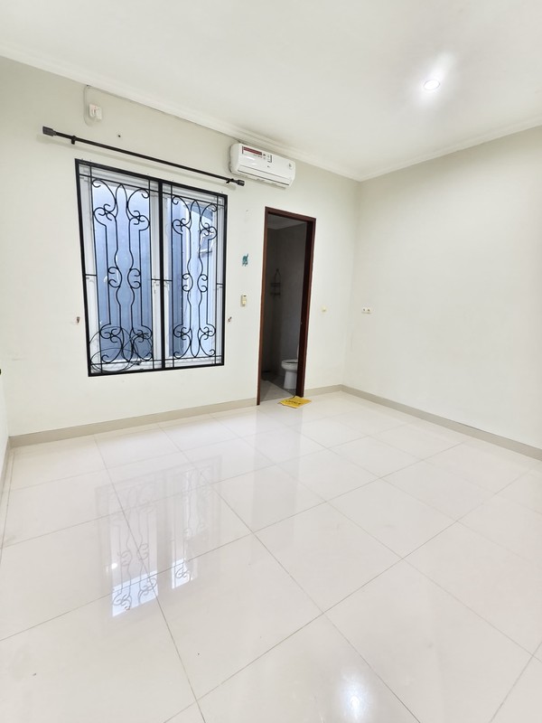 Rumah Hoek Badan di ICON COSMO BSD City, ready untuk cat lovers