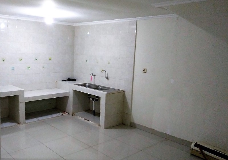 Rumah 2 lantai di jalan utama komplek Taman Nyiur, Sunter Agung