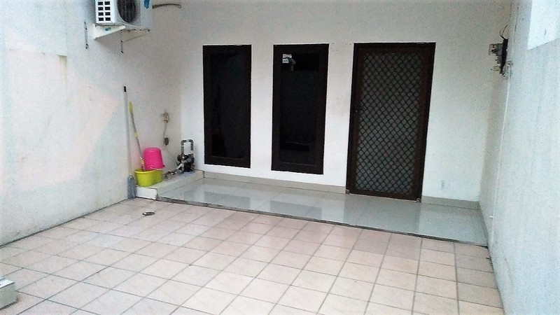 Rumah 2 lantai di jalan utama komplek Taman Nyiur, Sunter Agung