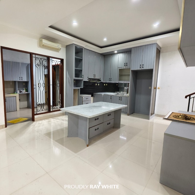 Rumah Hoek Badan di ICON COSMO BSD City, ready untuk cat lovers