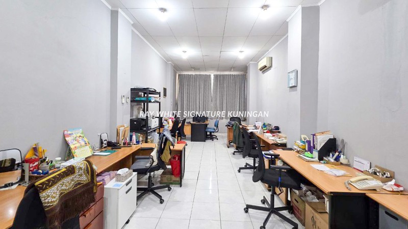 Ruko Gandeng 2 Unit Berada di Kawasan Bisnis Mampang Prapatan Raya