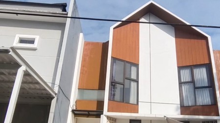 Rumah Bagus 2Lantai, Diarea Komplek Villa Gunung Lestari jombang Bintaro