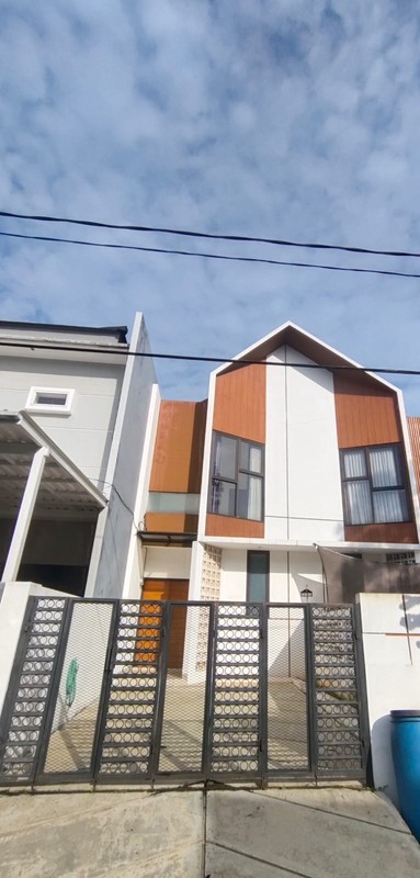 Rumah Bagus 2Lantai, Diarea Komplek Villa Gunung Lestari jombang Bintaro