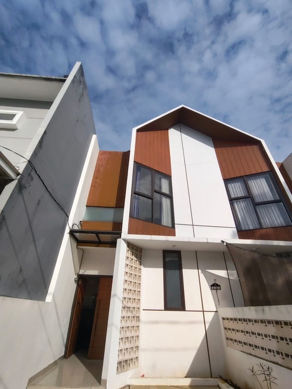 Rumah Bagus 2Lantai, Diarea Komplek Villa Gunung Lestari jombang Bintaro