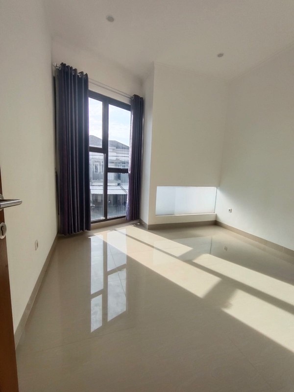 Rumah Brand New, 2 lantai, Cantik, dekat ST, Sudimara