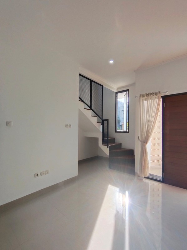 Rumah Brand New, 2 lantai, Cantik, dekat ST, Sudimara
